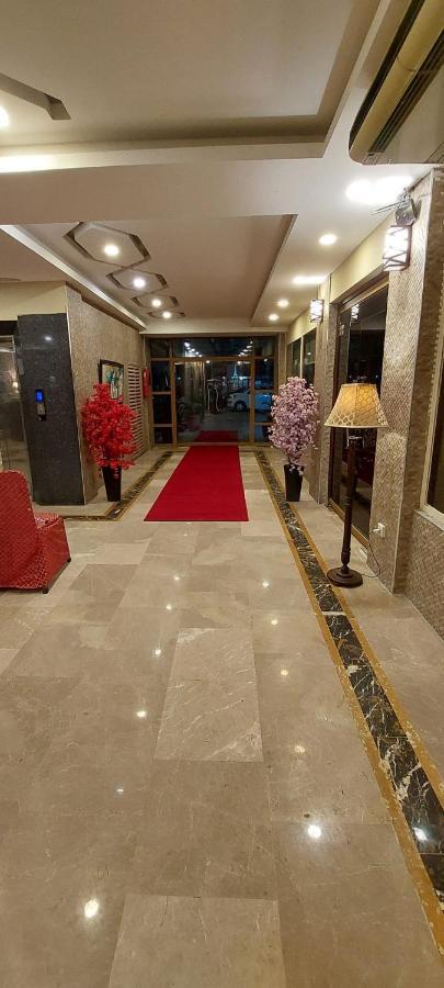 Grace Crown Hotel Исламабад Екстериор снимка